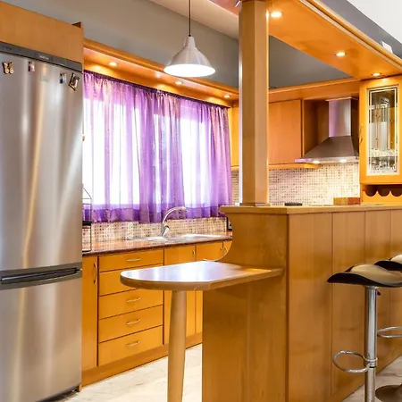 Big Spacious In The Heart Of The City!